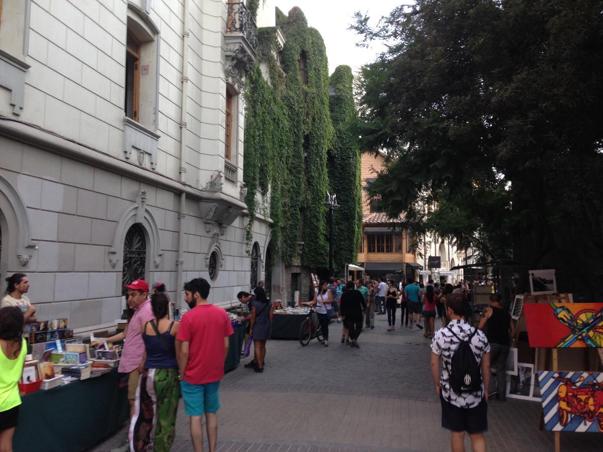 Azzai Bellas Artes Aparthotel Santiago Exterior photo