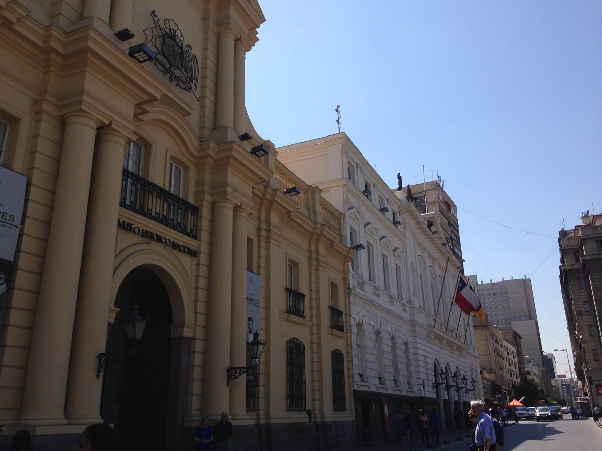 Azzai Bellas Artes Aparthotel Santiago Exterior photo