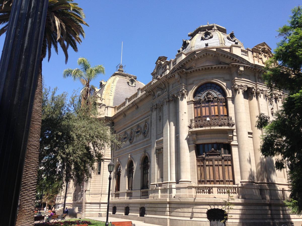 Azzai Bellas Artes Aparthotel Santiago Exterior photo